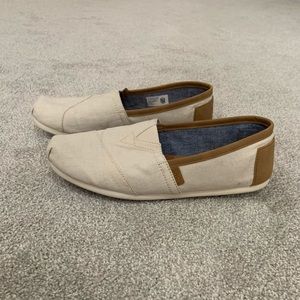 Men’s Toms (Size 11)
